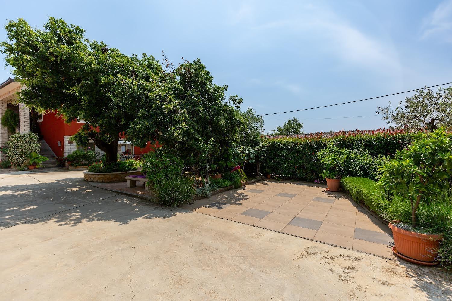 Apartman Angolo Verde Vizinada Exterior photo
